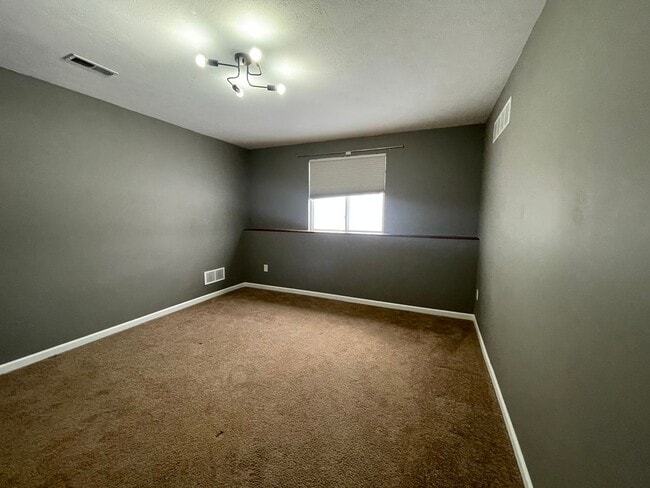 Building Photo - Three Bedroom Home in Kalamazoo