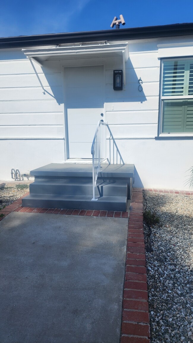 Building Photo - 6069 Comey Ave