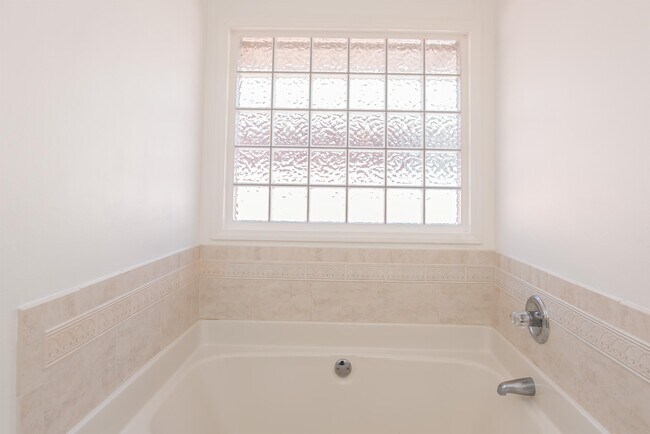 Building Photo - 25 Littleton St