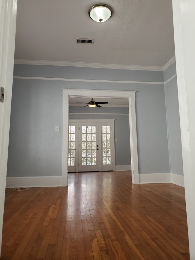 Dining room - 8 Fontainebleau Dr