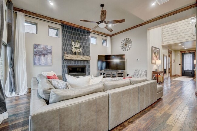 Building Photo - 4009 NE Realtree Dr