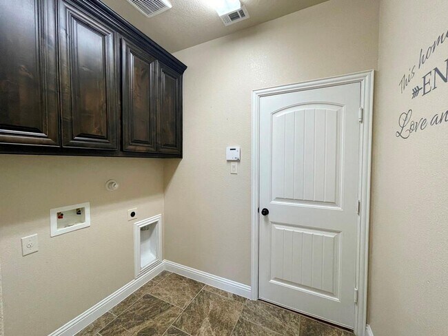 Building Photo - 433 Mistflower Springs Dr