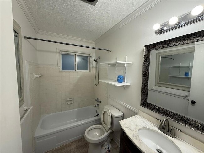 Building Photo - 306 Clover Dr