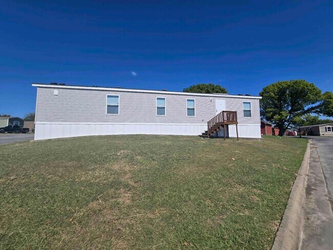 Building Photo - 709 N Collins Fwy