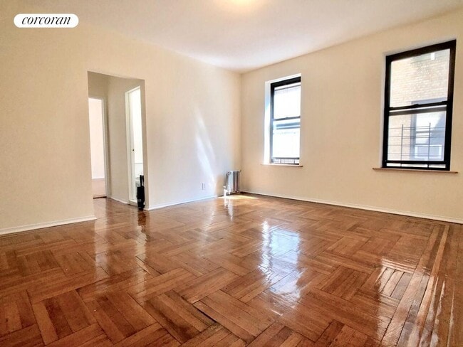 Primary Photo - 560 Isham St