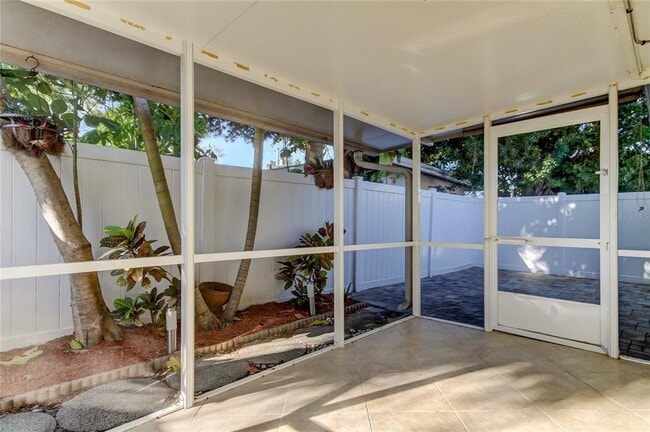 Building Photo - 407 15th Ave