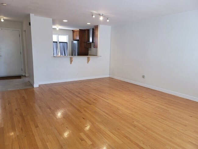 Building Photo - 3 Raymond St