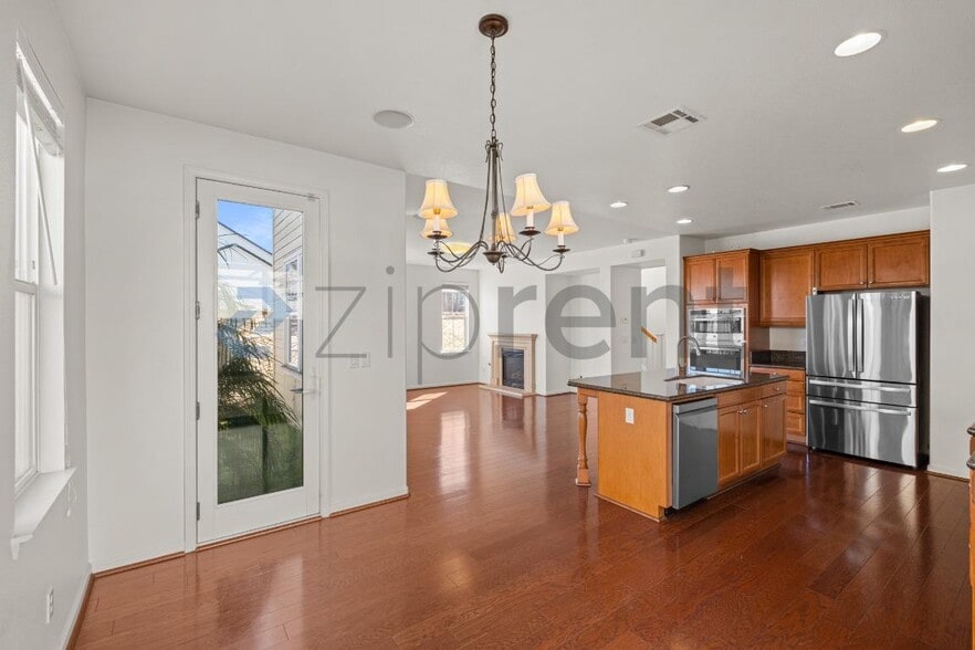 Building Photo - 581 Kirkland Ave