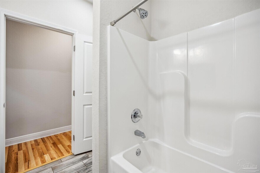 Building Photo - 912 N 8th Ave