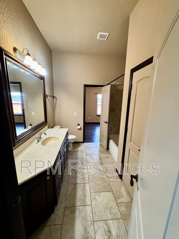 Building Photo - 3121 SW 136th Terrace