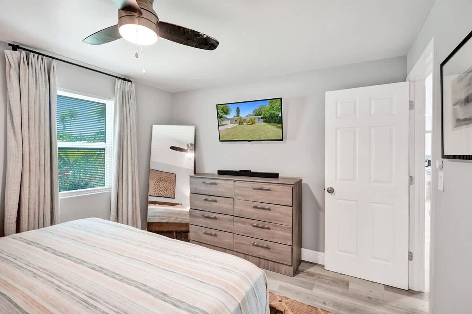 Building Photo - 1587 NE 30th St