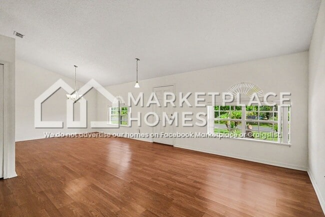 Building Photo - 830 Painesville St SE