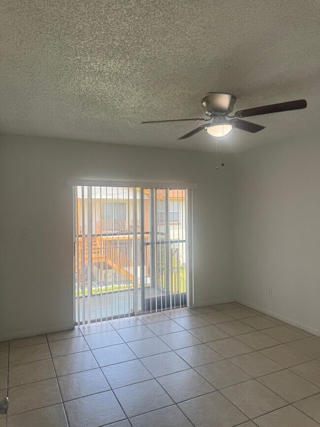 Building Photo - Spacious unit in Essex Park Condo, Kissimmee