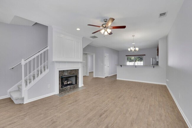 Building Photo - 13491 Spring View Dr