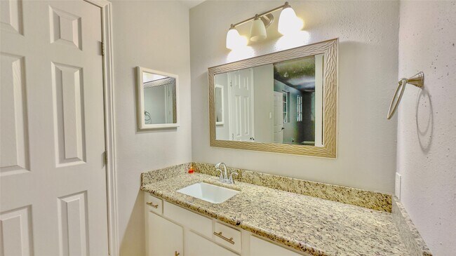 Building Photo - 6438 Alisa Ln