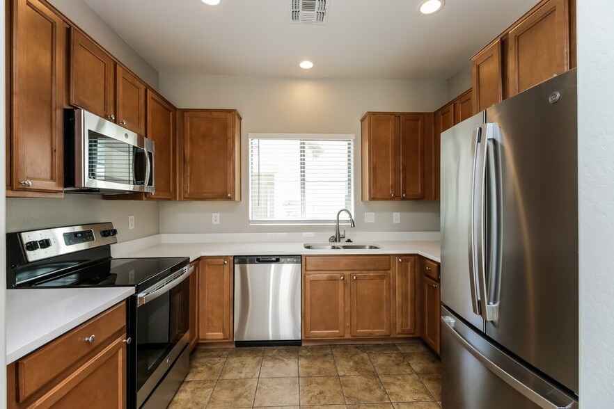 Building Photo - 4741 E Olney Ave
