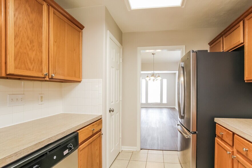 Building Photo - 3230 Candlepine Dr