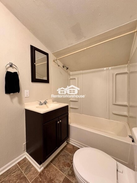 Building Photo - 212 N 13th St