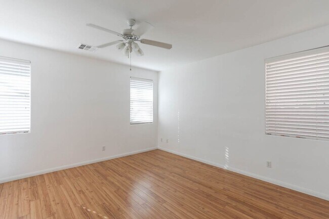 Building Photo - 3 Bedroom Summerlin South Beauty