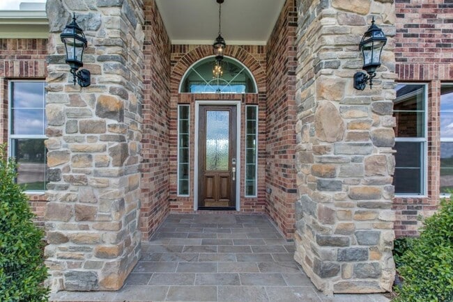 Building Photo - 76 Palmero Way