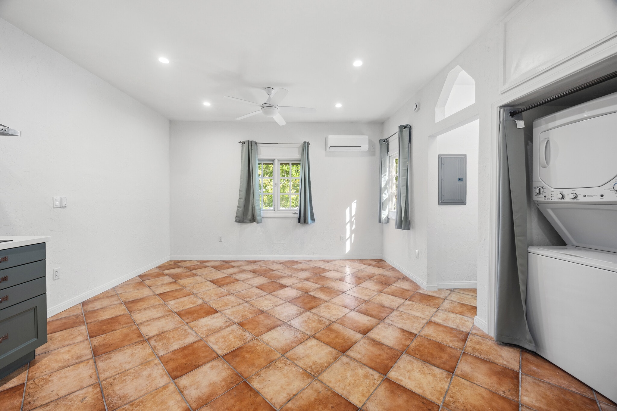 Building Photo - 166 N Arnaz Dr