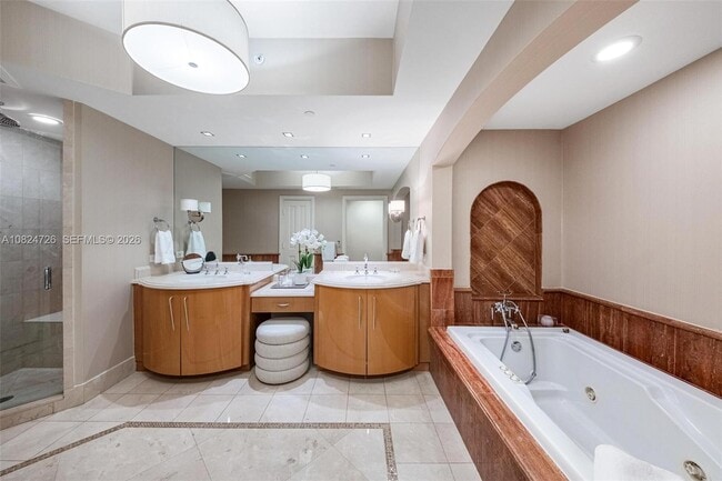 Building Photo - 17875 Collins Ave