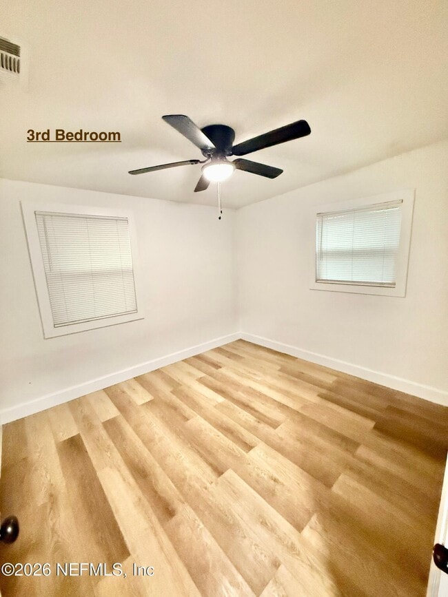 Building Photo - 10490 Pinehurst Dr