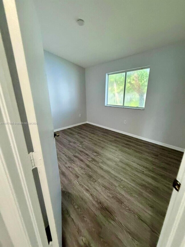 Building Photo - 2930 SE 13th Ave