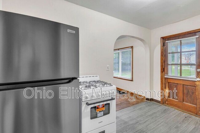 Building Photo - 49 S Burgess Ave
