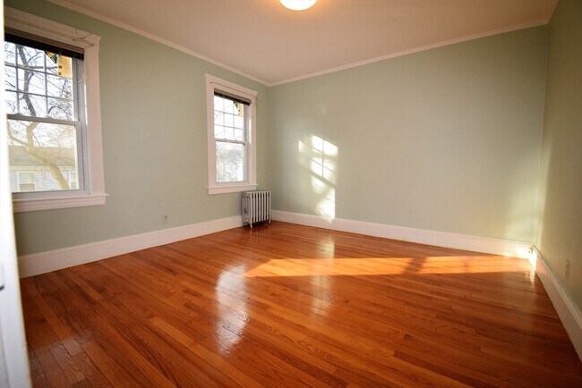 Building Photo - 39 S Normandy Ave