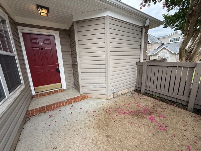 Building Photo - 2 bedroom condo in Williamsburg! Available NOW!