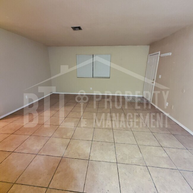 Building Photo - Three Bedroom Duplex