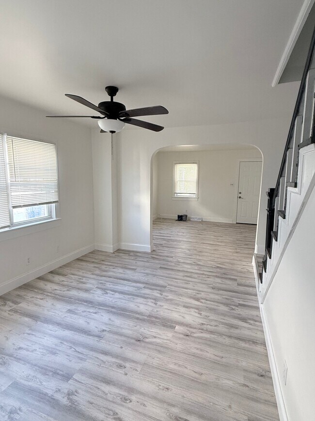 Building Photo - 211 Oakwood Ave