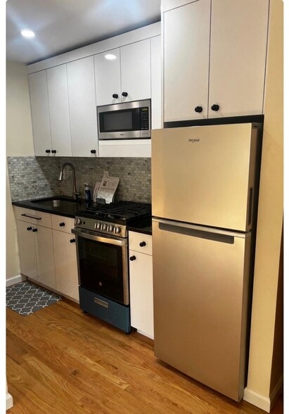 Building Photo - 100 Pocantico St