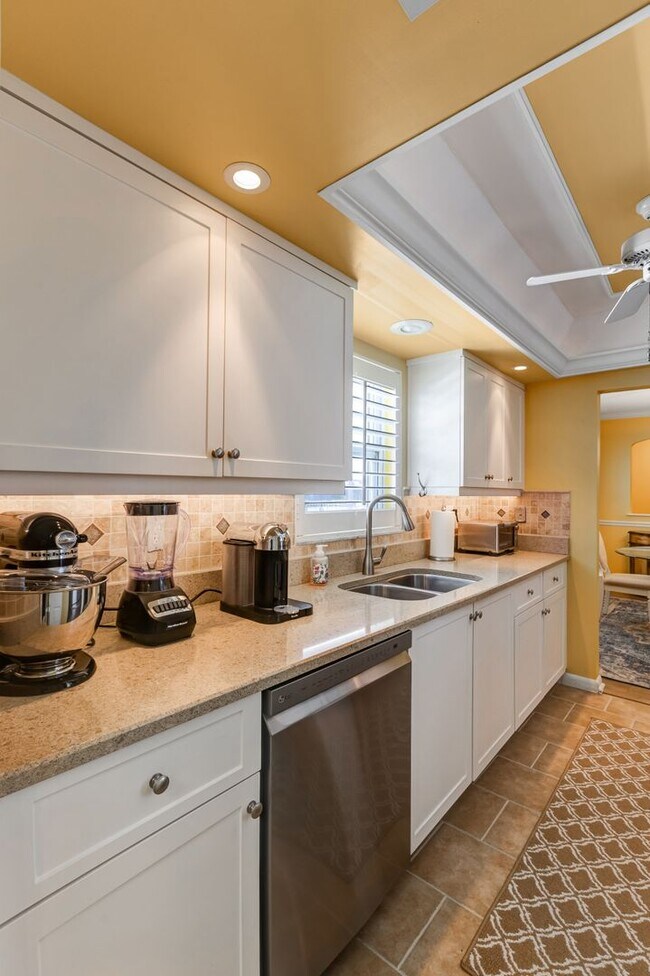 Building Photo - ** PARK SHORE ** 2 BED / 2 BATH - CONDO - ...