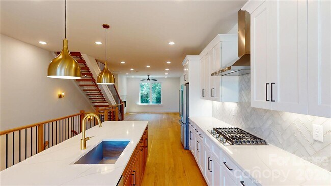 Building Photo - 156 Mattoon St