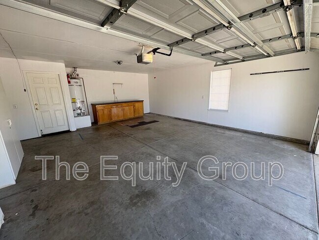 Building Photo - 2935 S Aspen St