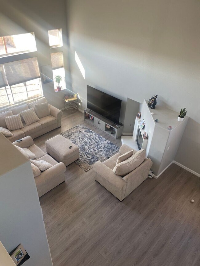 Building Photo - GORGEOUS AND IMMAXCULATE 4 BDRM 3 BA STORY HOME FOR LEASE PALMDALE!