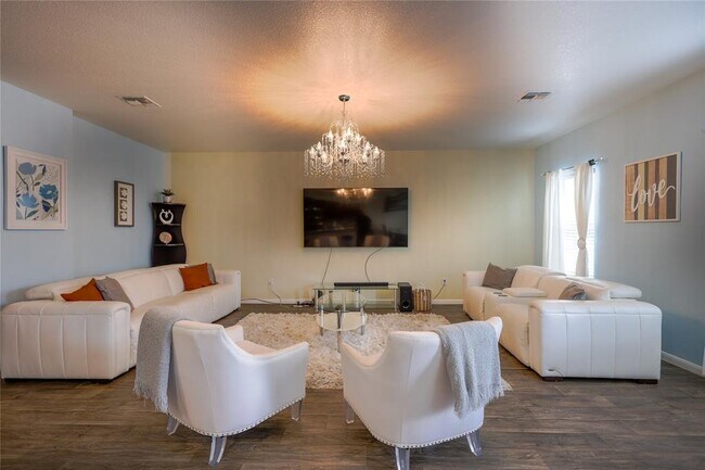 Building Photo - 14919 Hartsmith Dr