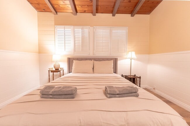 Building Photo - Peaceful Cottage Home w/ 3B2B