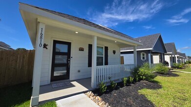 Building Photo - 16810 N Marie Vlg Dr