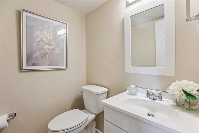 Building Photo - 1872 N Robb St