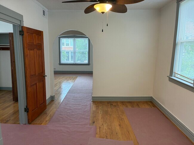 Building Photo - 1430 N Leamington Ave