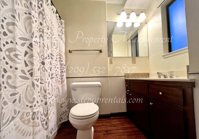 Building Photo - Cozy All Electric, 2 Bedroom, 2 Full Bathr...