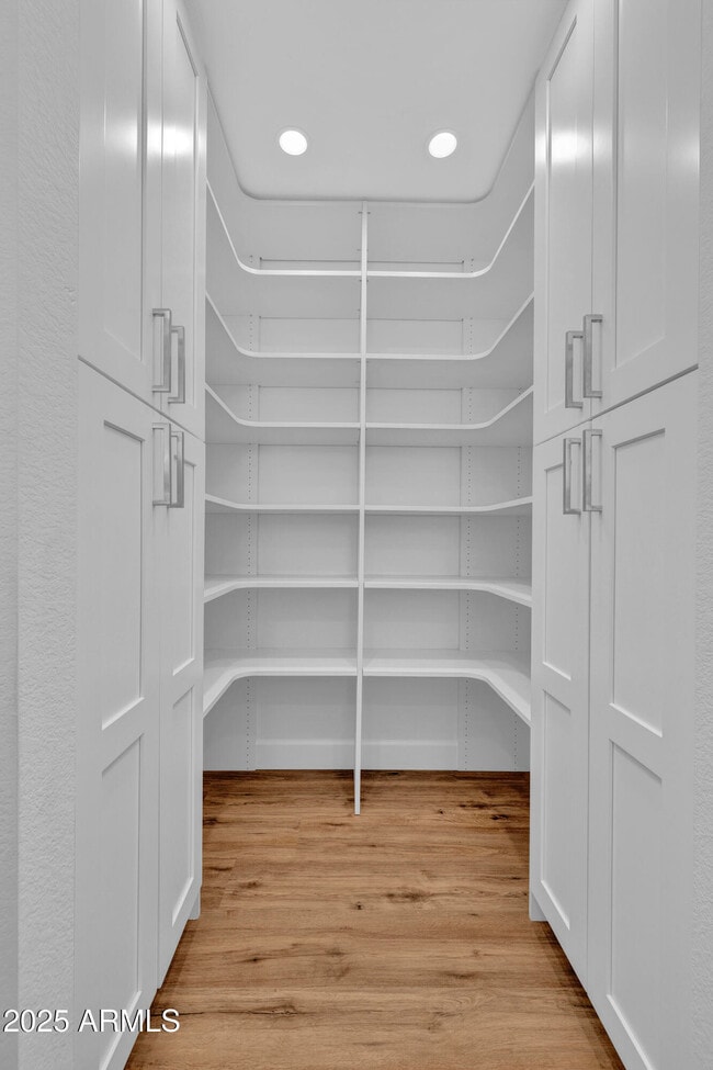 Building Photo - 1362 E Wickieup Ln