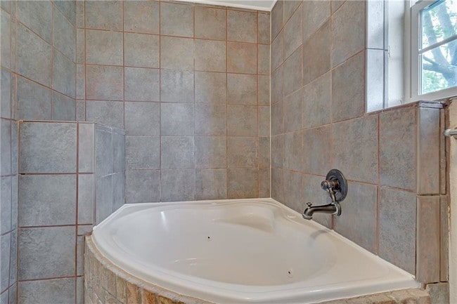 Building Photo - 5753 Blackburn Dr