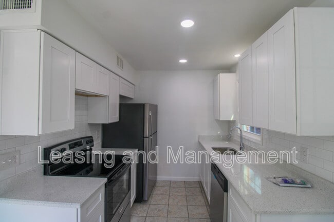 Building Photo - 910 Sea Gull Dr