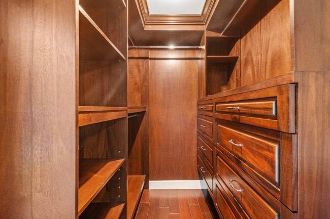 Building Photo - 624 6th Way