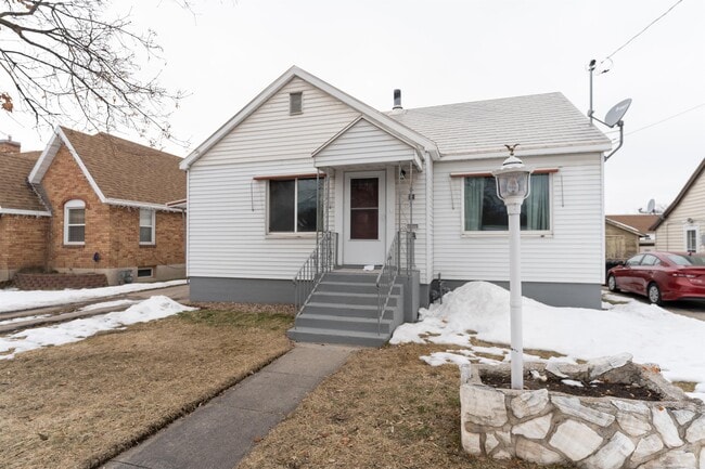 Building Photo - 15 S 400 W