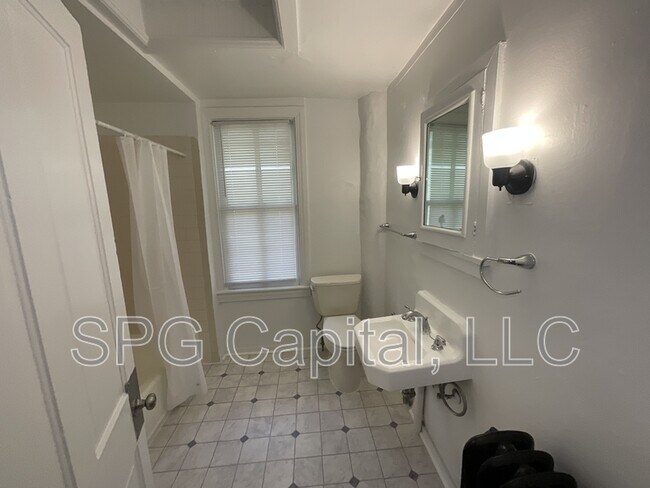 Building Photo - 573 W Princess St